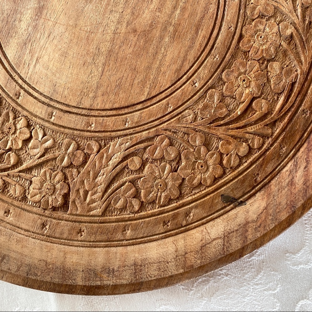 Vintage Wooden Plate with Handcrafted Carved Flower Patterns Archana - Picture 8 of 11